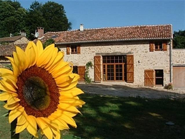 Paul'S Barn In France Panzió Nantiat Kültér fotó